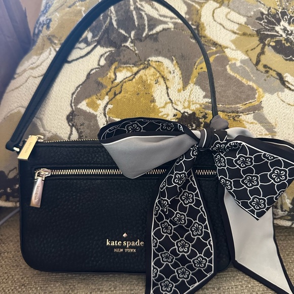 Kate Spade Convertible Bag to Wristlet Black Pebbled Leather. - Picture 12 of 13